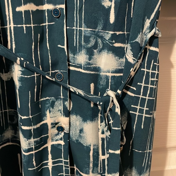 EUC 3/4 sleeve button up abstract print dress - Picture 4 of 4